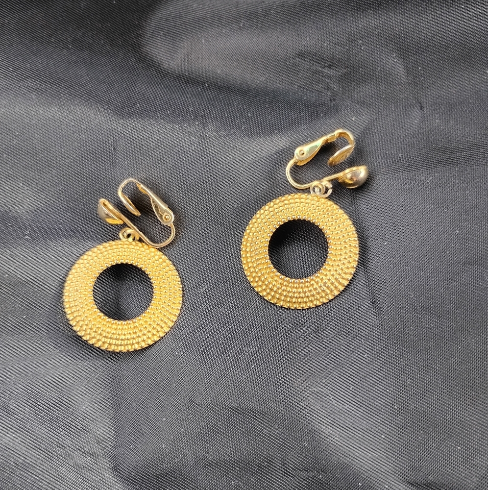 Elegant Gold Tone Textured Hoop Earrings Clips
